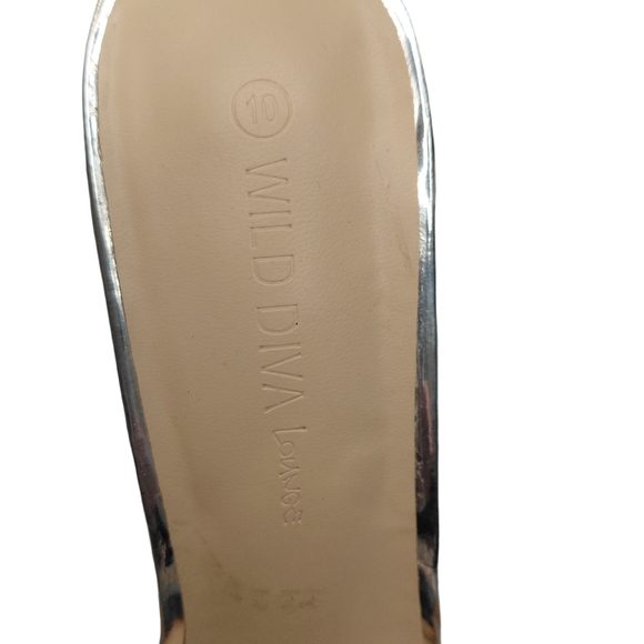 Wild Diva Lounge Rhinestone Bow Heels Silver Spiral leg Size 10 - Picture 3 of 6